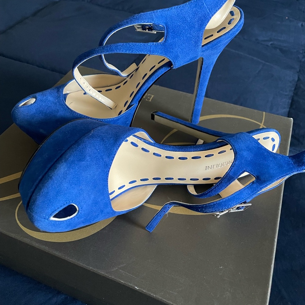 Enzo Angiolini Vibrant Blue Suede Heels - Picture 3 of 6